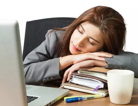 Manfaat Tidur Siang bagi Kesehatan Meski Sebentar