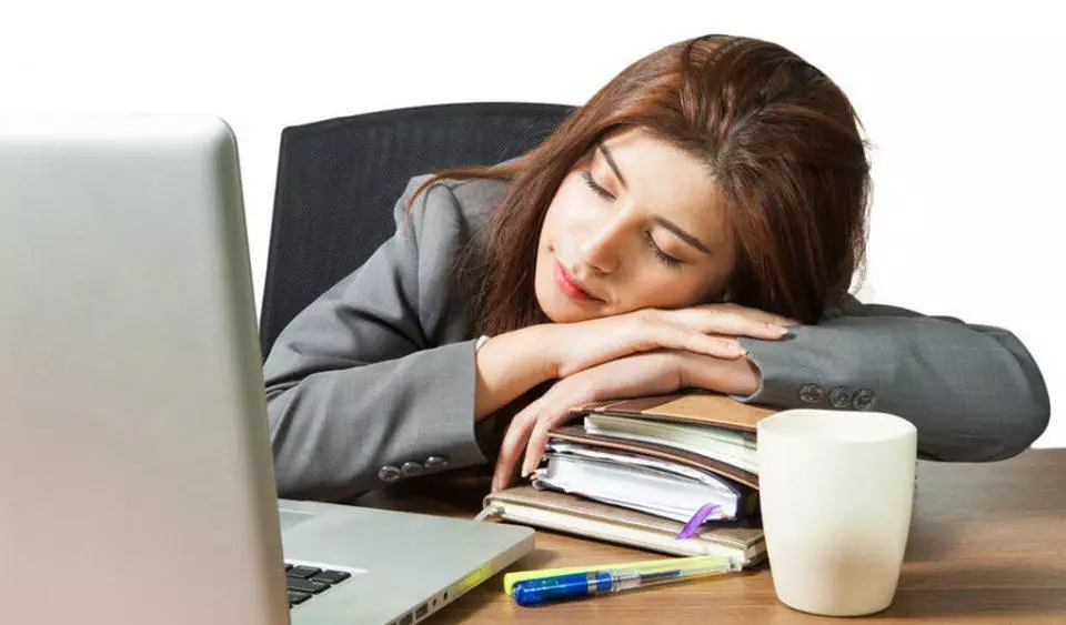 Manfaat Tidur Siang bagi Kesehatan Meski Sebentar